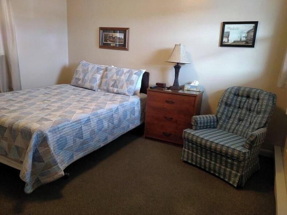 The Edgewood Motel photo 2