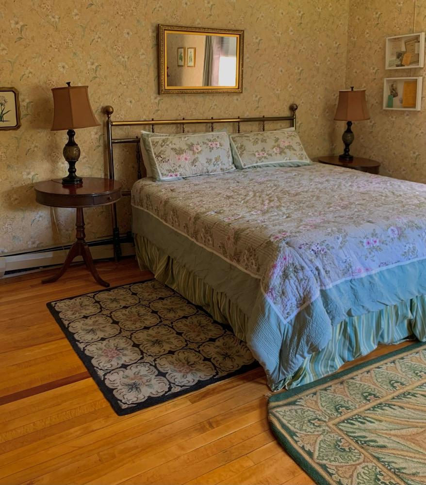 Hillholm Estate photo 8