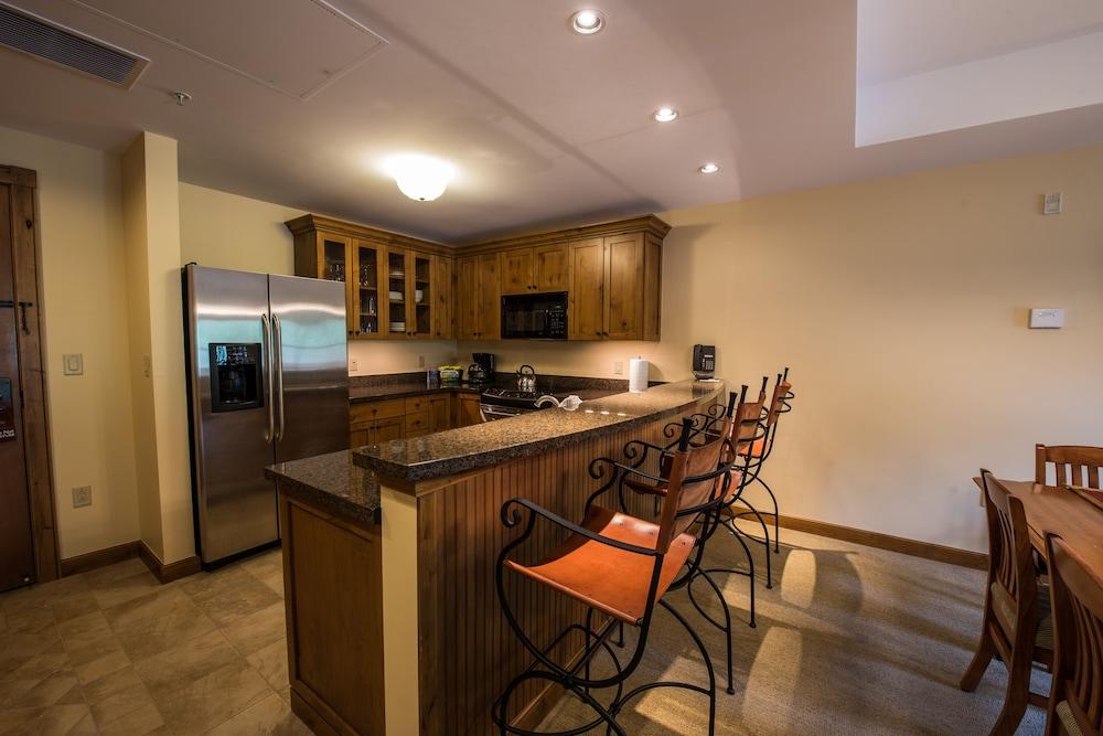 The Lodge at Mountaineer Square, A Vail Resorts Property photo 90