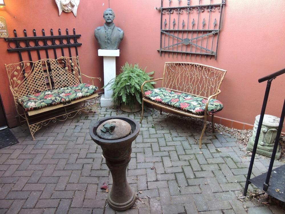 Historic Farnsworth House Inn photo 1