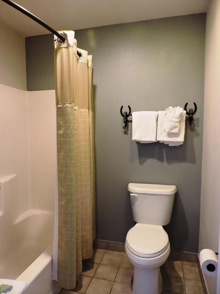 Riata Inn photo 8