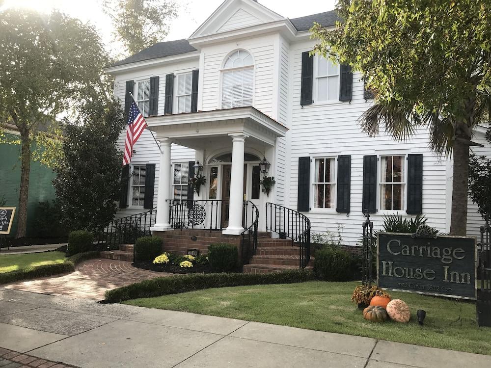 Carriage House Inn photo 1