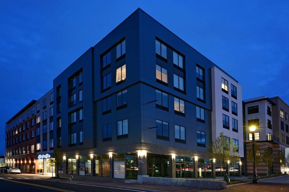 Hampton Inn Salem Boston photo 42