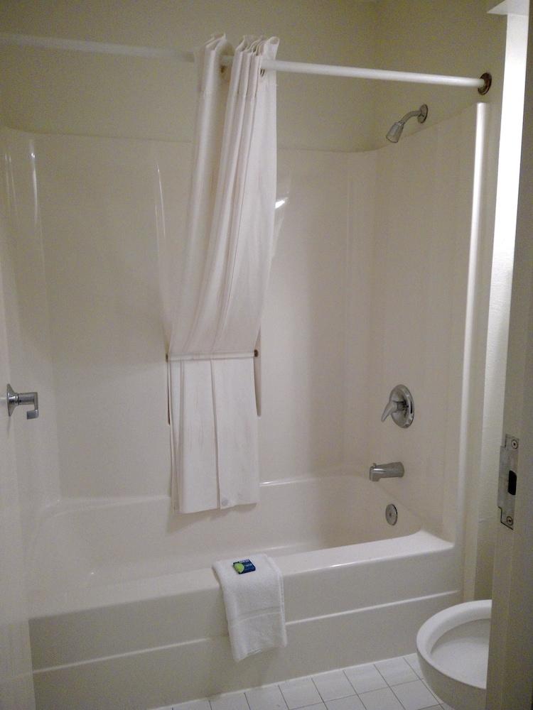 Americas Best Value Inn Kinston photo 9