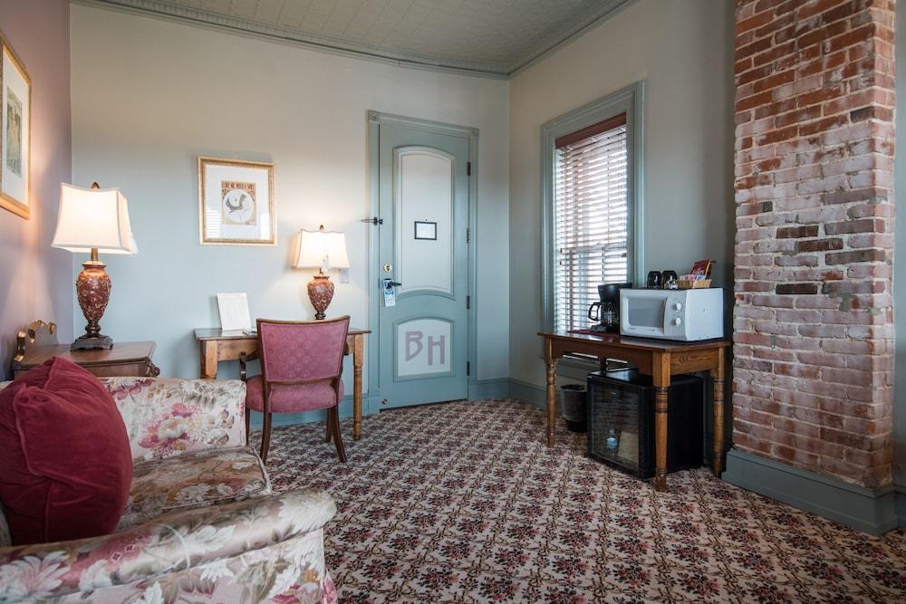 The Black Hawk Hotel photo 11