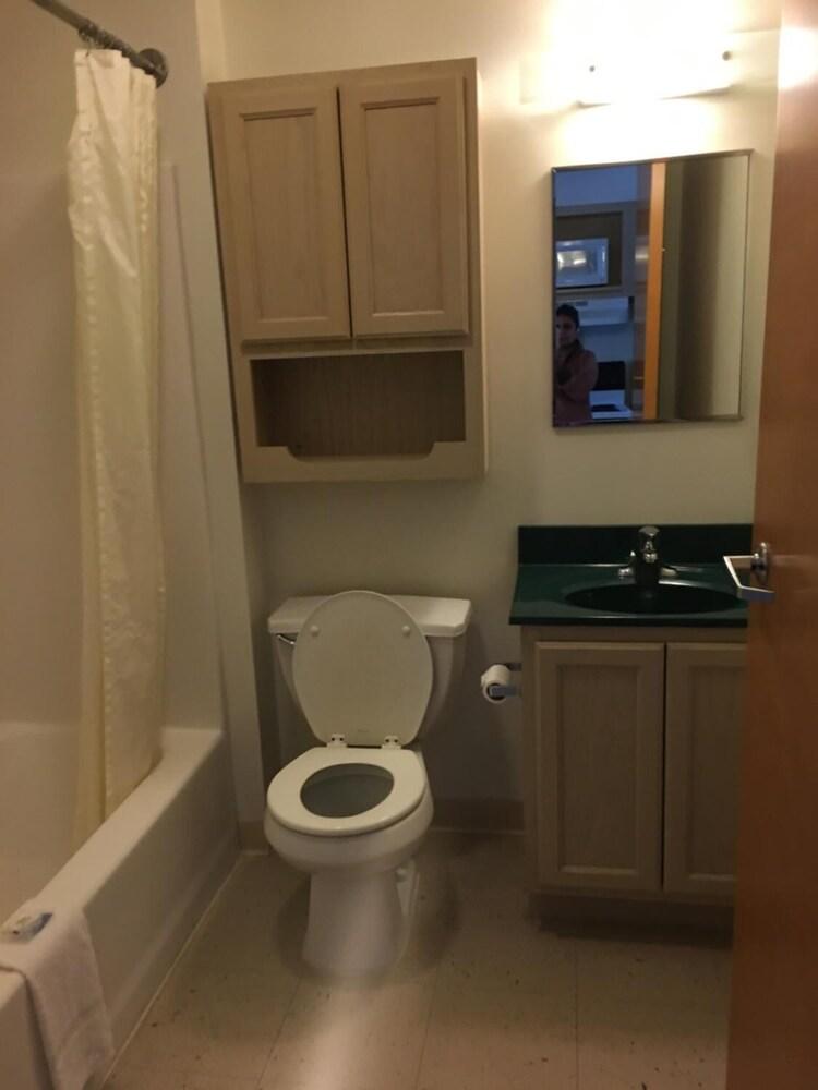 All Suites Inn Budget Host photo 28