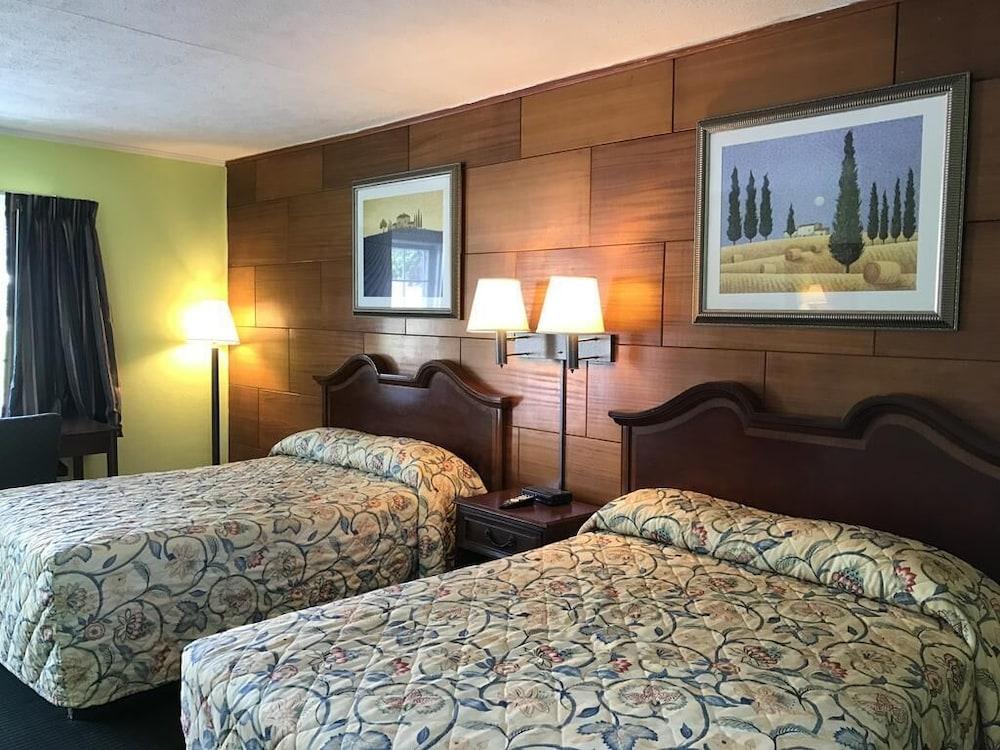 OYO Hotel Economy Inn US-29 Danville photo 2