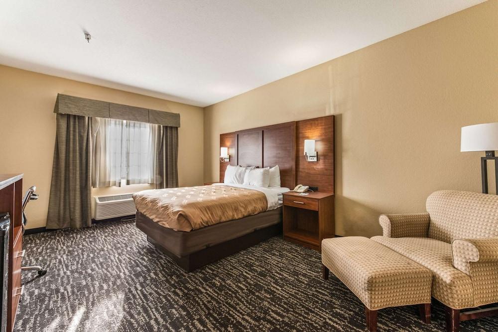 Quality Inn & Suites Hendersonville - Flat Rock photo 11