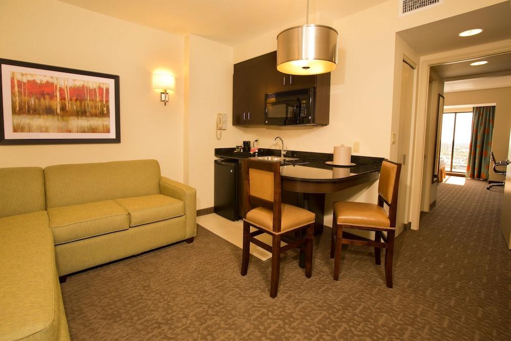 Ramada Plaza Resort & Suites by Wyndham Orlando Intl Drive photo 14