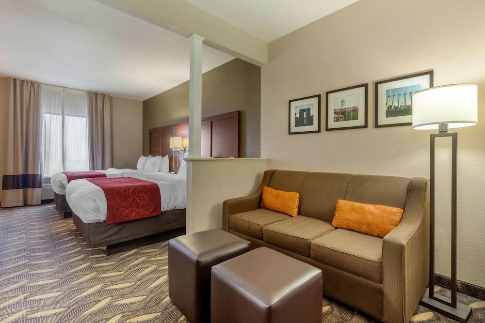 Comfort Suites Rolla photo 18