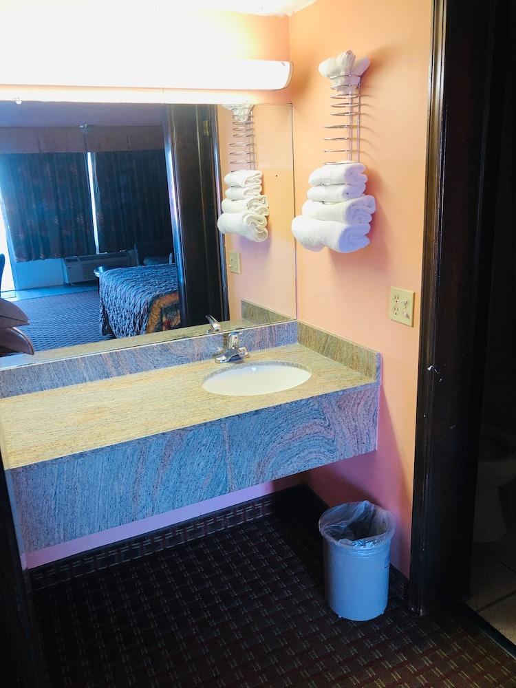 Regency Inn photo 10