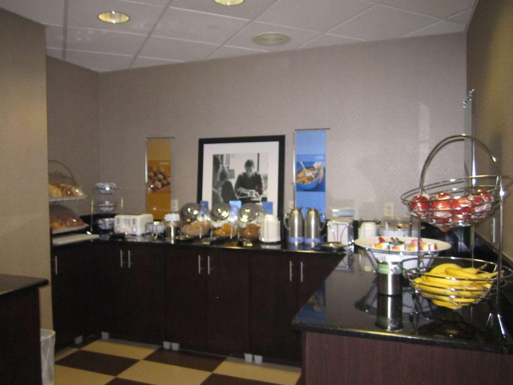 Hampton Inn Fort Myers-Airport & I-75 photo 22