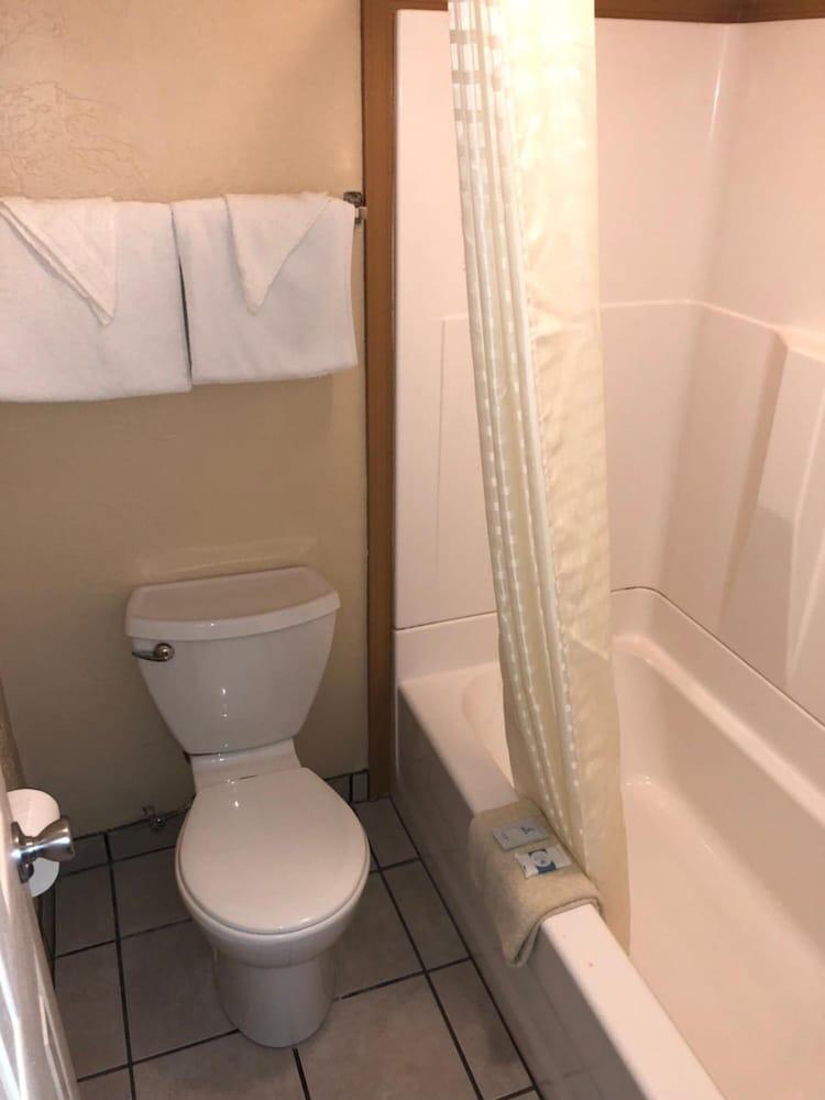 Deluxe Inn photo 4
