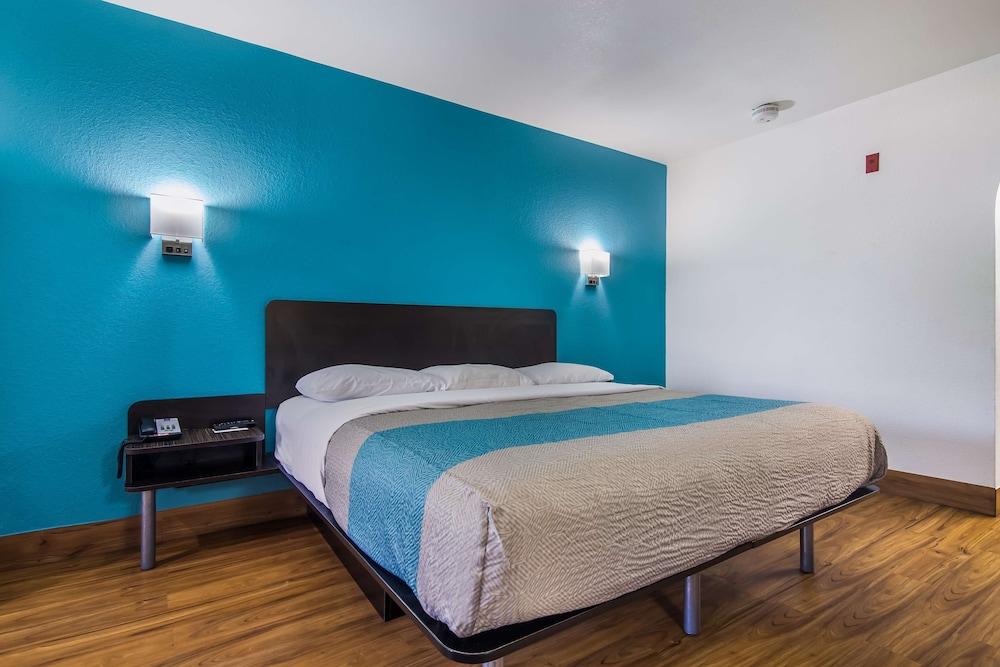 Motel 6 Pensacola, FL - NAS photo 14
