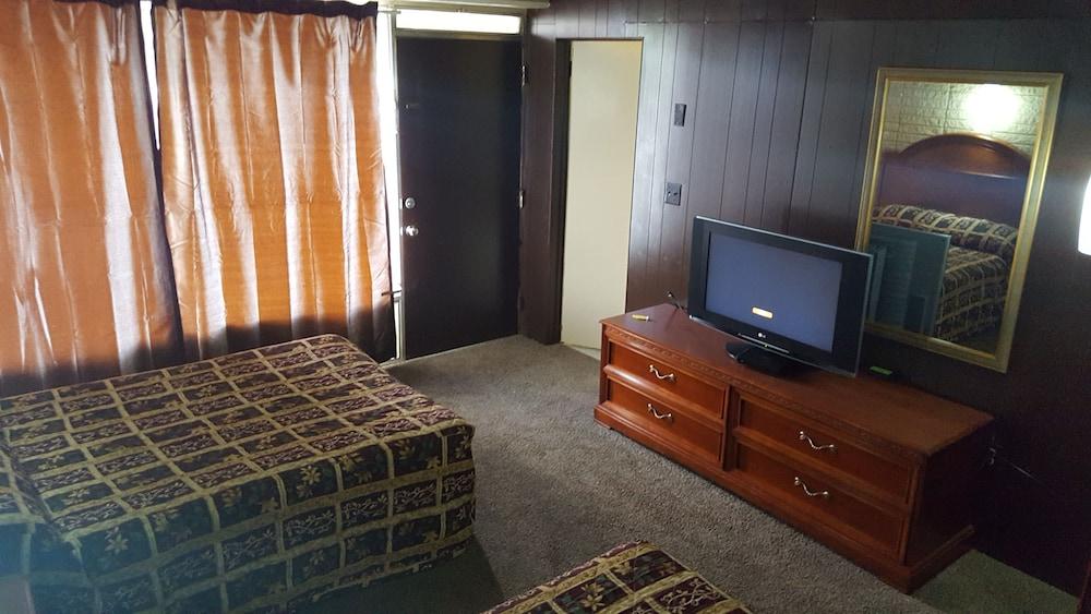 Breezwood Motel photo 5