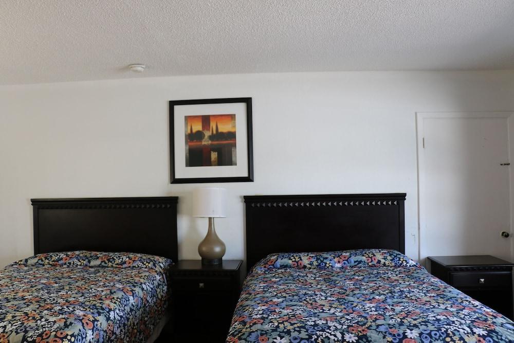 Dunedin Cove Motel photo 21