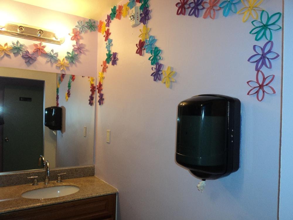 Traveler's Bed & Breakfast Hostel photo 2