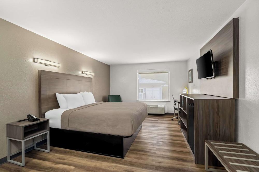 Quality Inn & Suites Biloxi - Ocean Springs photo 16