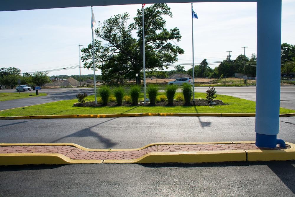 Atlantic Inn & Suites photo 9