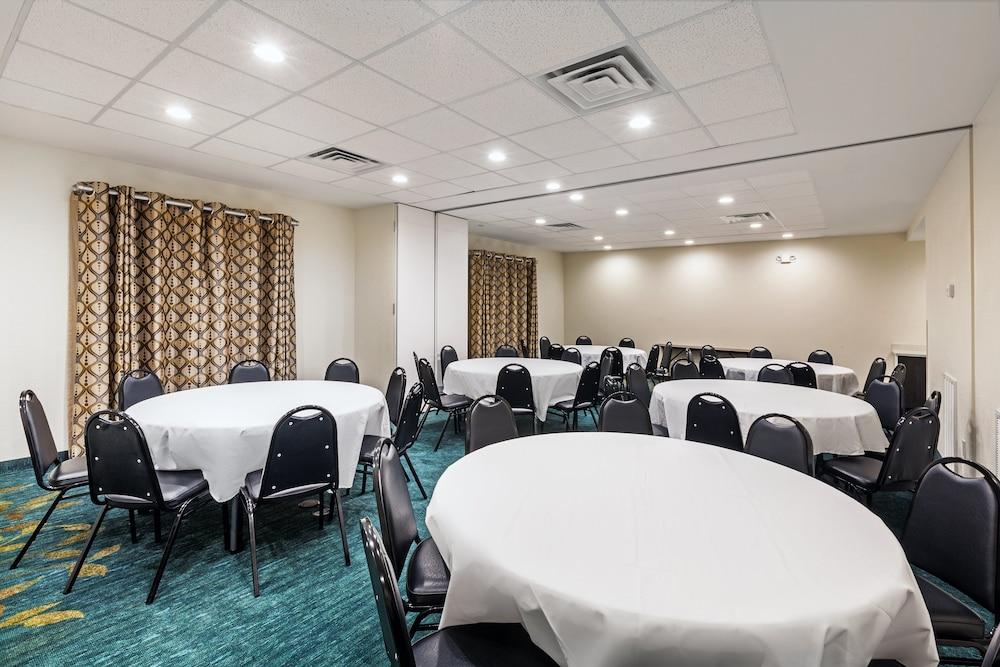 Candlewood Suites Houston North I45 by IHG photo 26