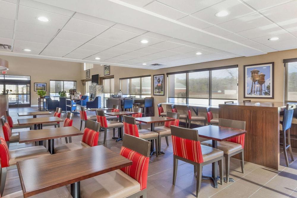 Comfort Suites Wilson I-95 photo 24
