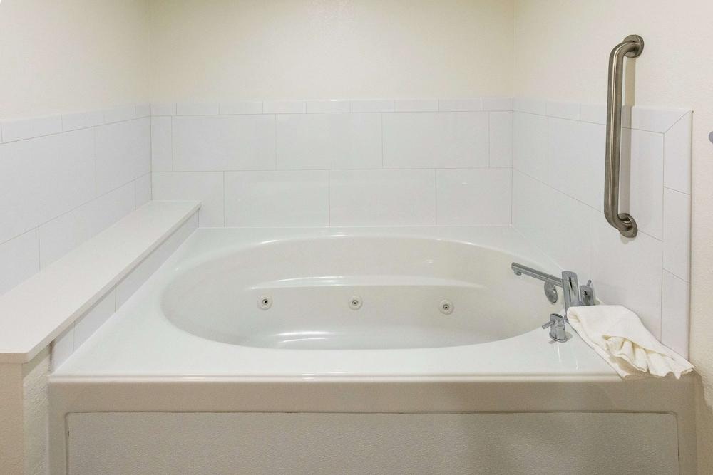 Hampton Inn St. Augustine Beach photo 35