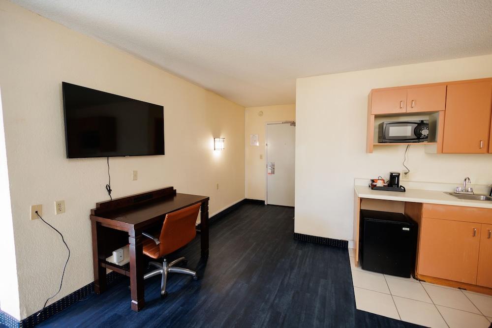 Garnet Inn & Suites, Orlando photo 86