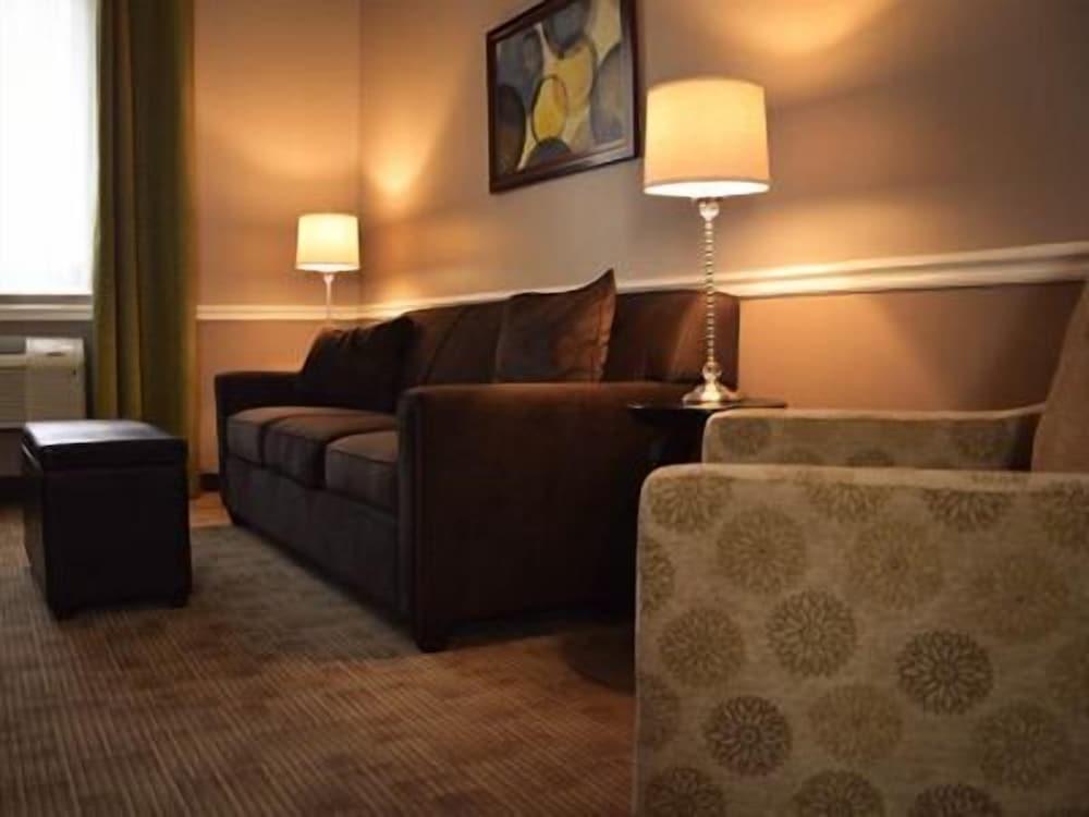 Belvedere Inn photo 33