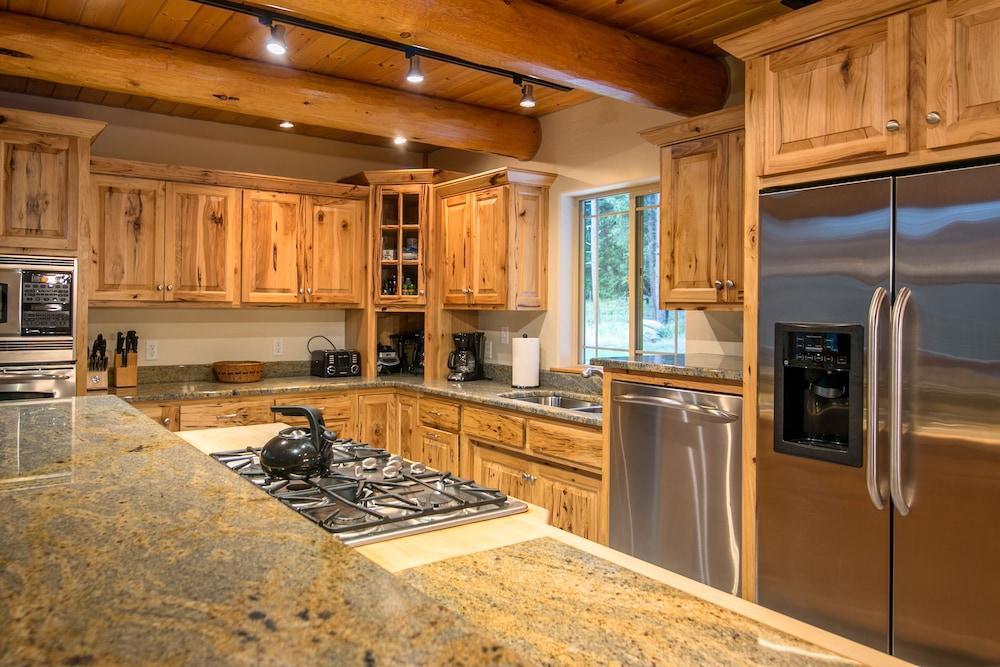 Pineview Lodge photo 25
