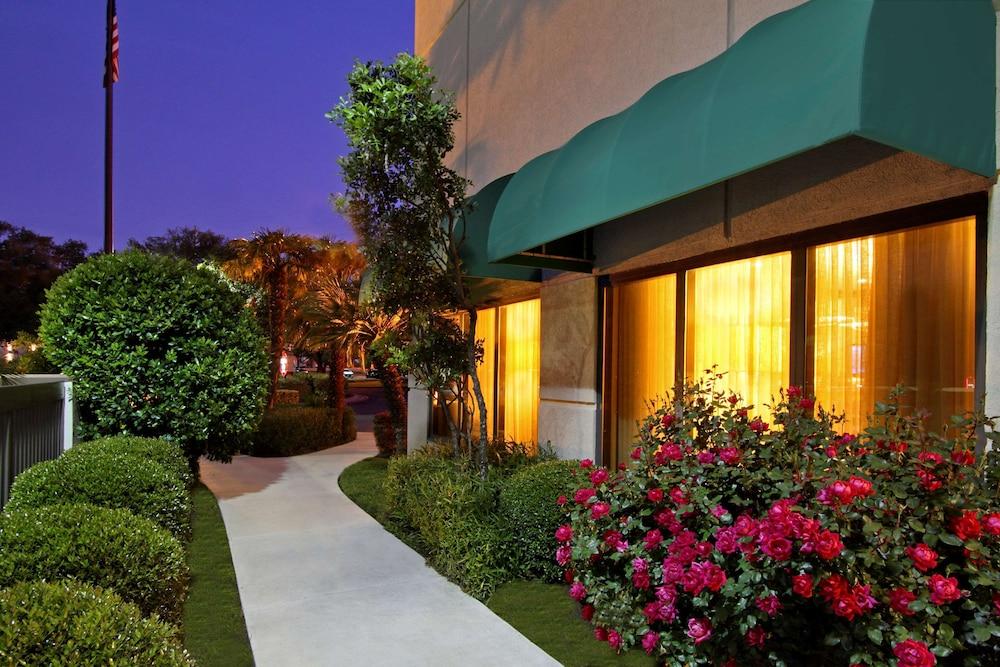 Hampton Inn Austin/Airport Area South photo 25