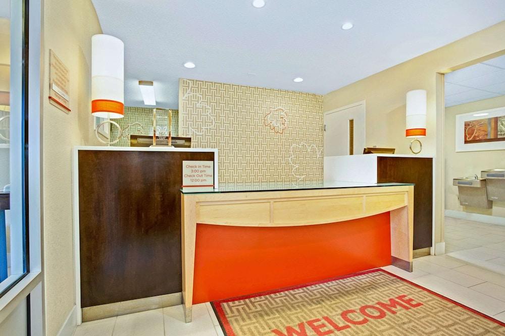 MainStay Suites Cincinnati Blue Ash photo 2