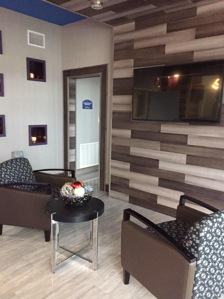 Hotel Blue - Woodlands photo 19