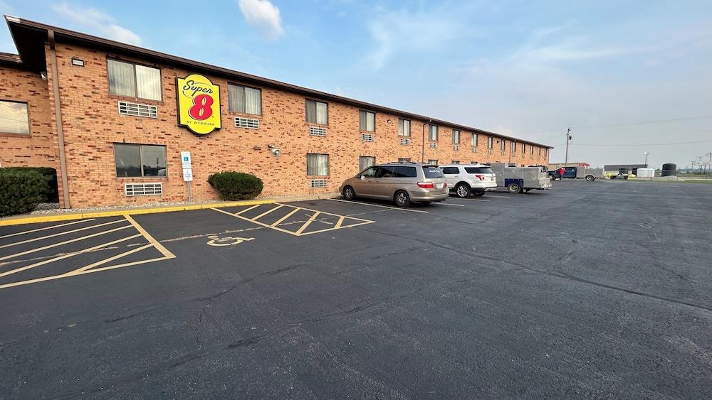 Super 8 by Wyndham Gilman photo 41