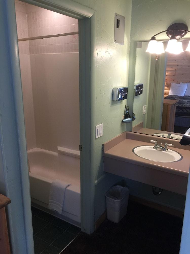 The Historic Madison Hotel Motel photo 2
