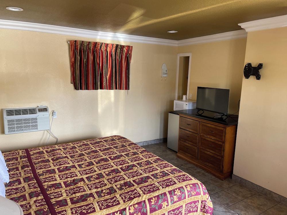 Bayshore Inn Motel photo 25