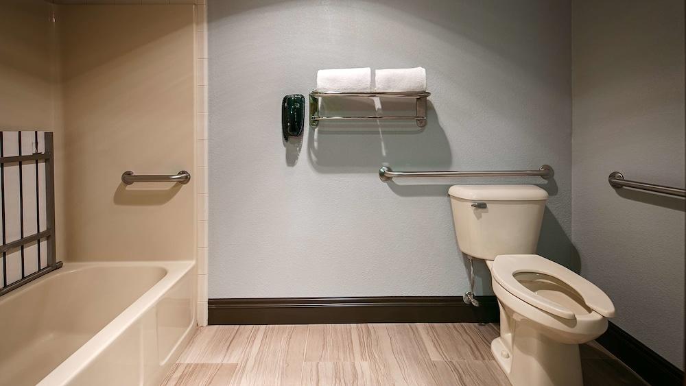 Best Western Plus Rama Inn & Suites photo 5
