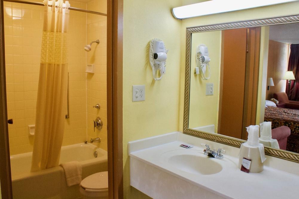 Rodeway Inn Monroe photo 36