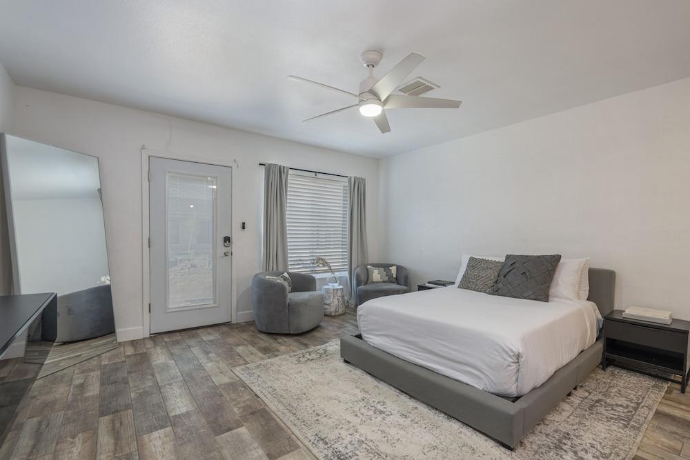 Ash & Ko Boutique Lodging photo 7