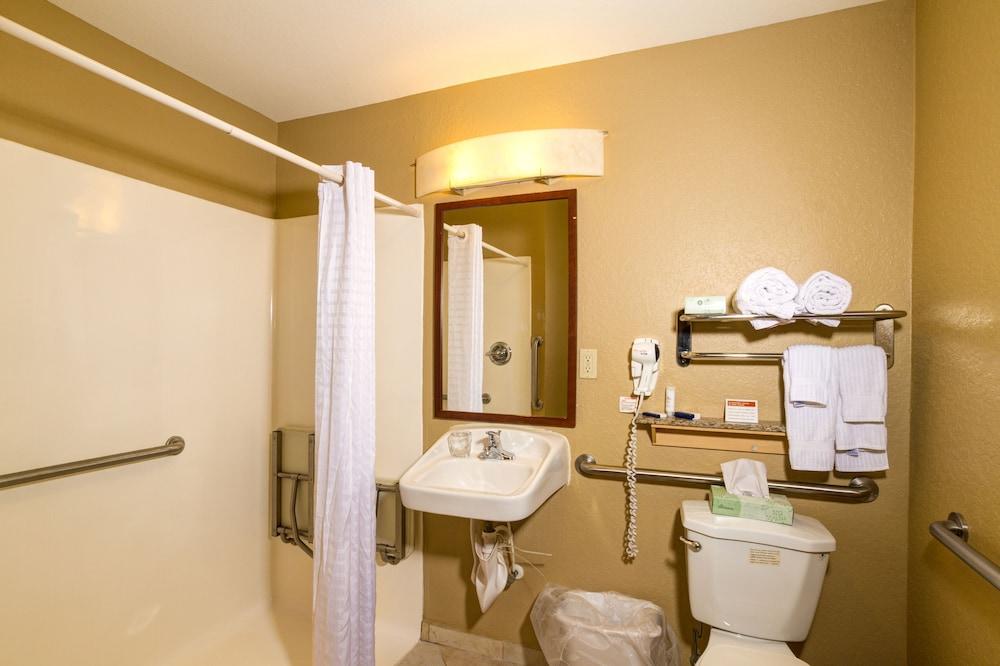 Candlewood Suites Ft Myers I-75 by IHG photo 21