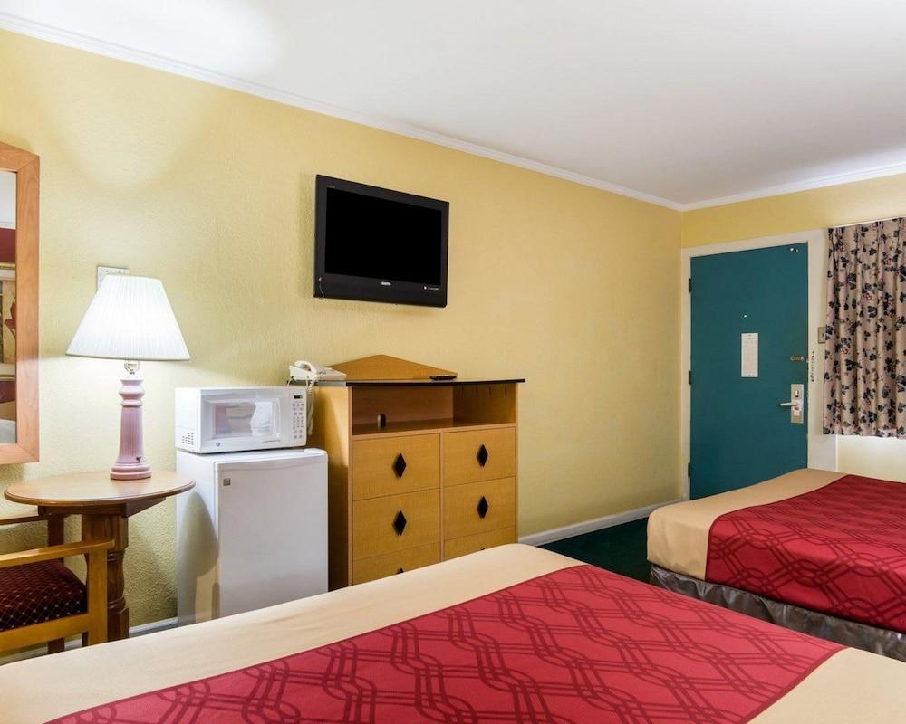 Meadow Acres Inn photo 19