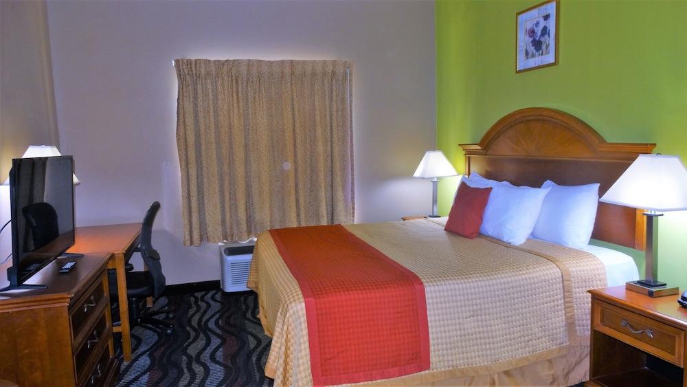 Oak Tree Inn & Suites photo 34