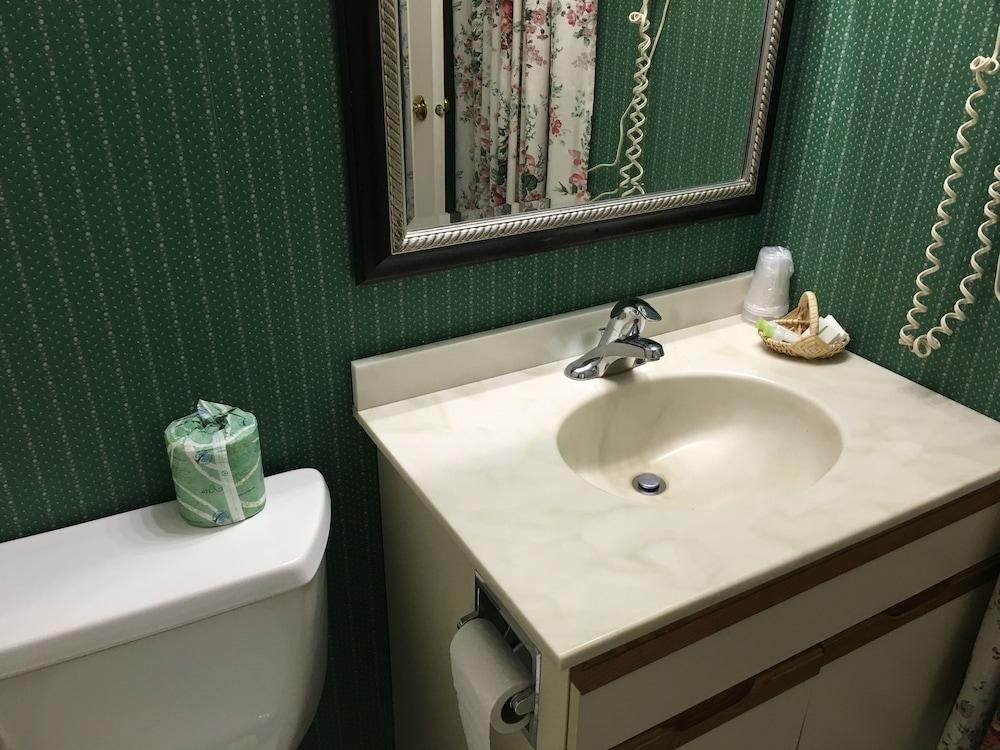 Weathervane Motel photo 5