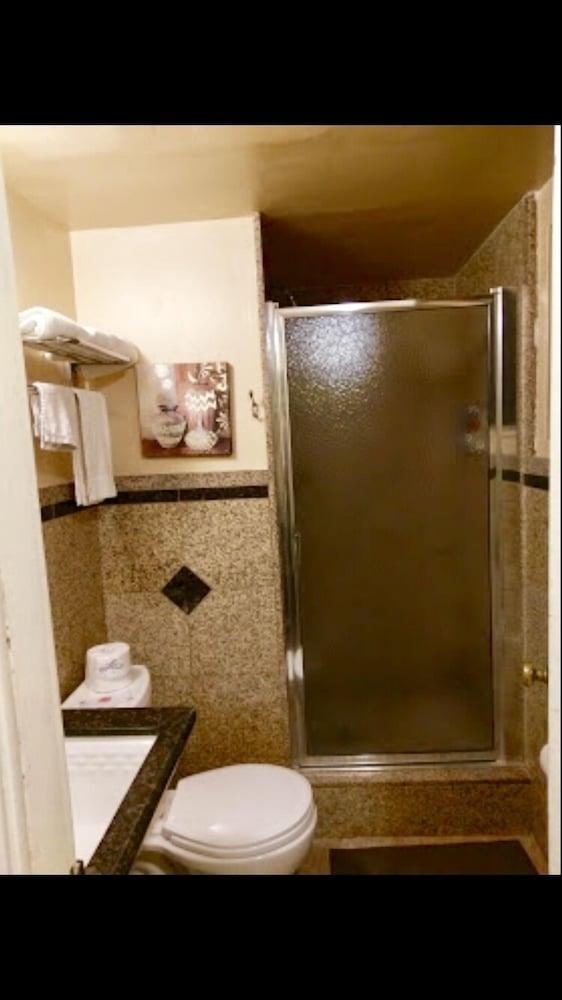 Town & Country Motel photo 23