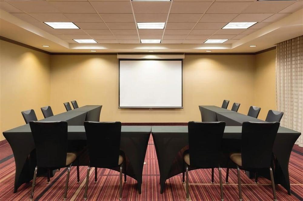 Holiday Inn Express & Suites Memphis East by IHG photo 14