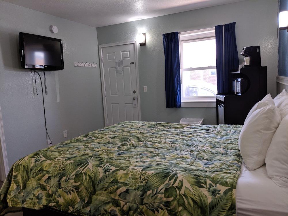 Colonial Inn Motel photo 31