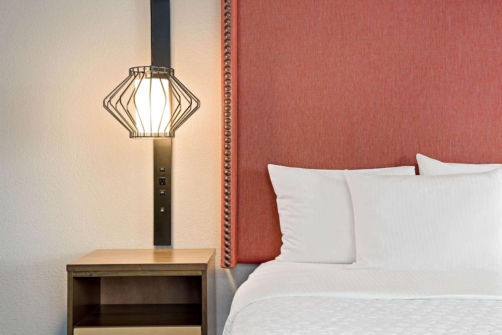 La Quinta Inn & Suites by Wyndham San Francisco Airport N photo 22