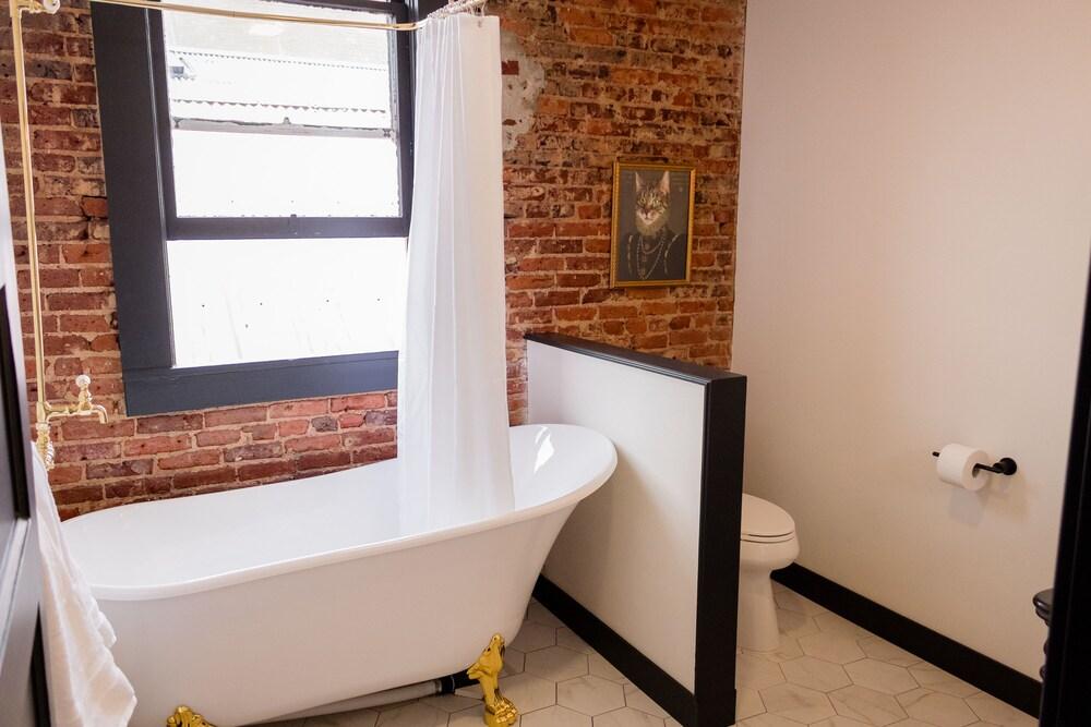 Speakeasy Suites photo 27