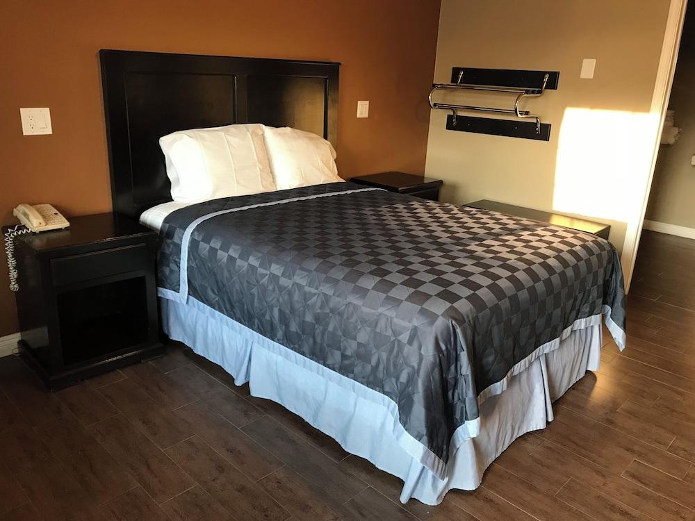 Corona Inn photo 12