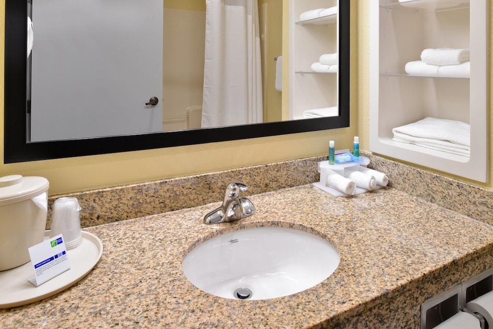 Holiday Inn Express Clanton by IHG photo 22