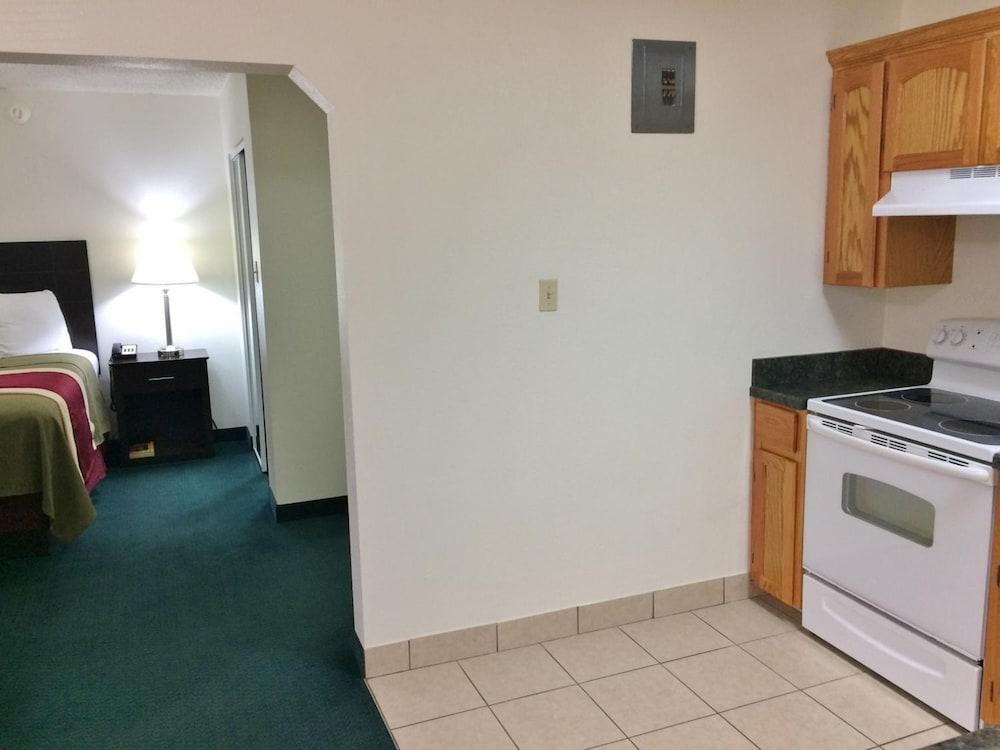 Travel Inn & Suites photo 21